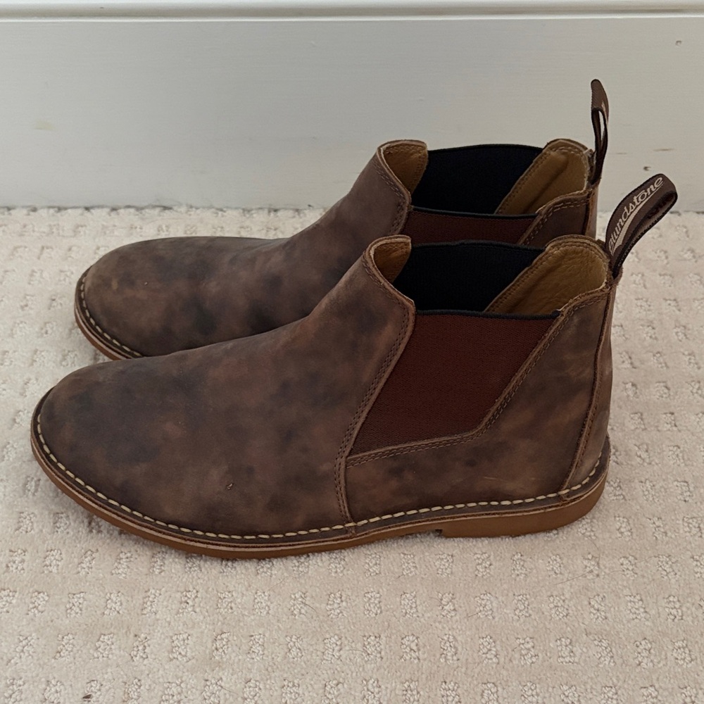 Blundstone Men’s Distressed Brown Leather Chukka Boots - Picture 2 of 5